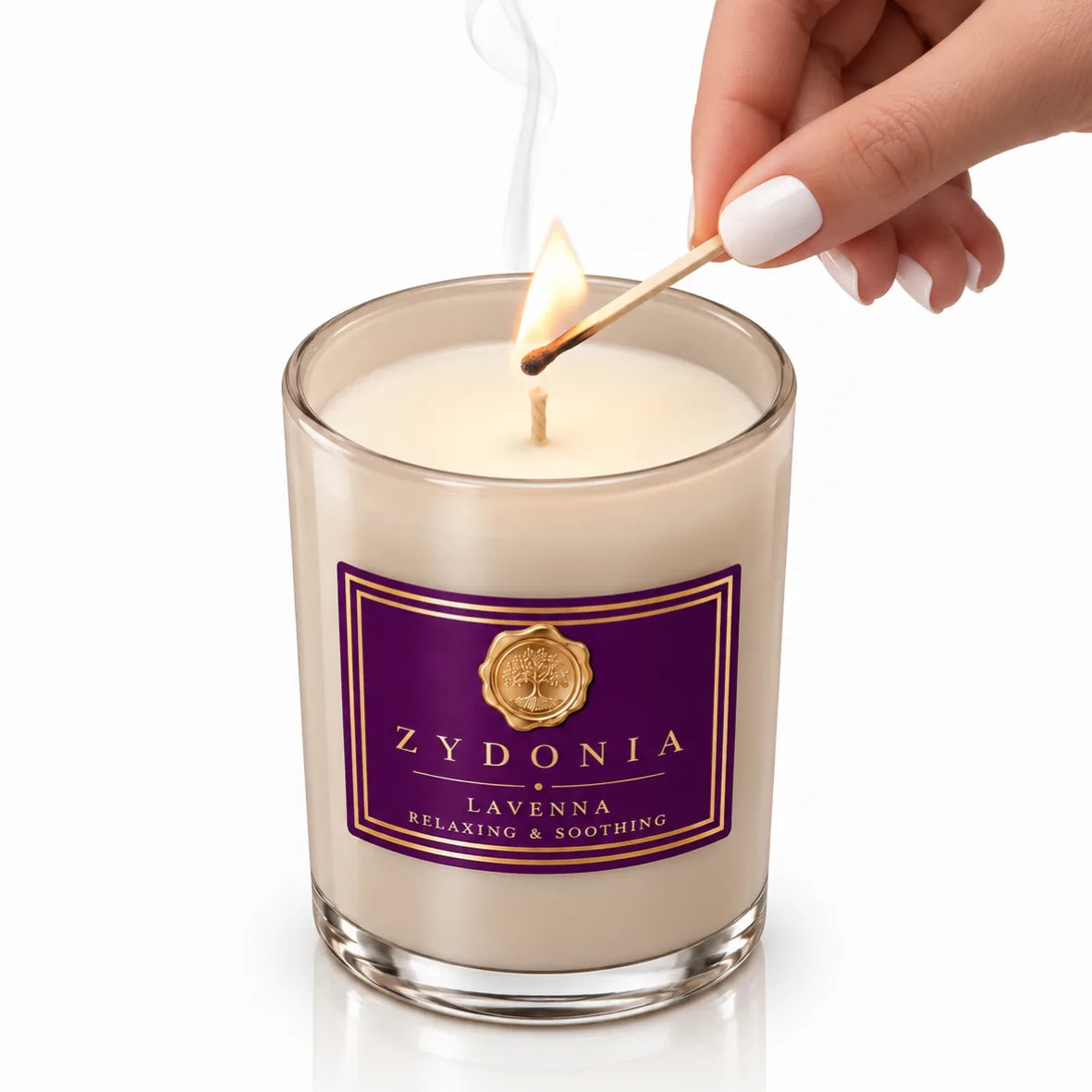 Duftkerze Lavenna wird angezündet